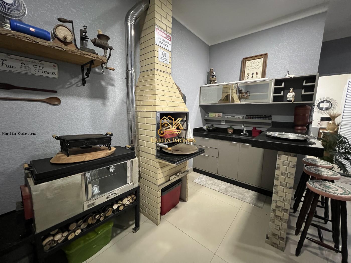 Casa em Condom�nio